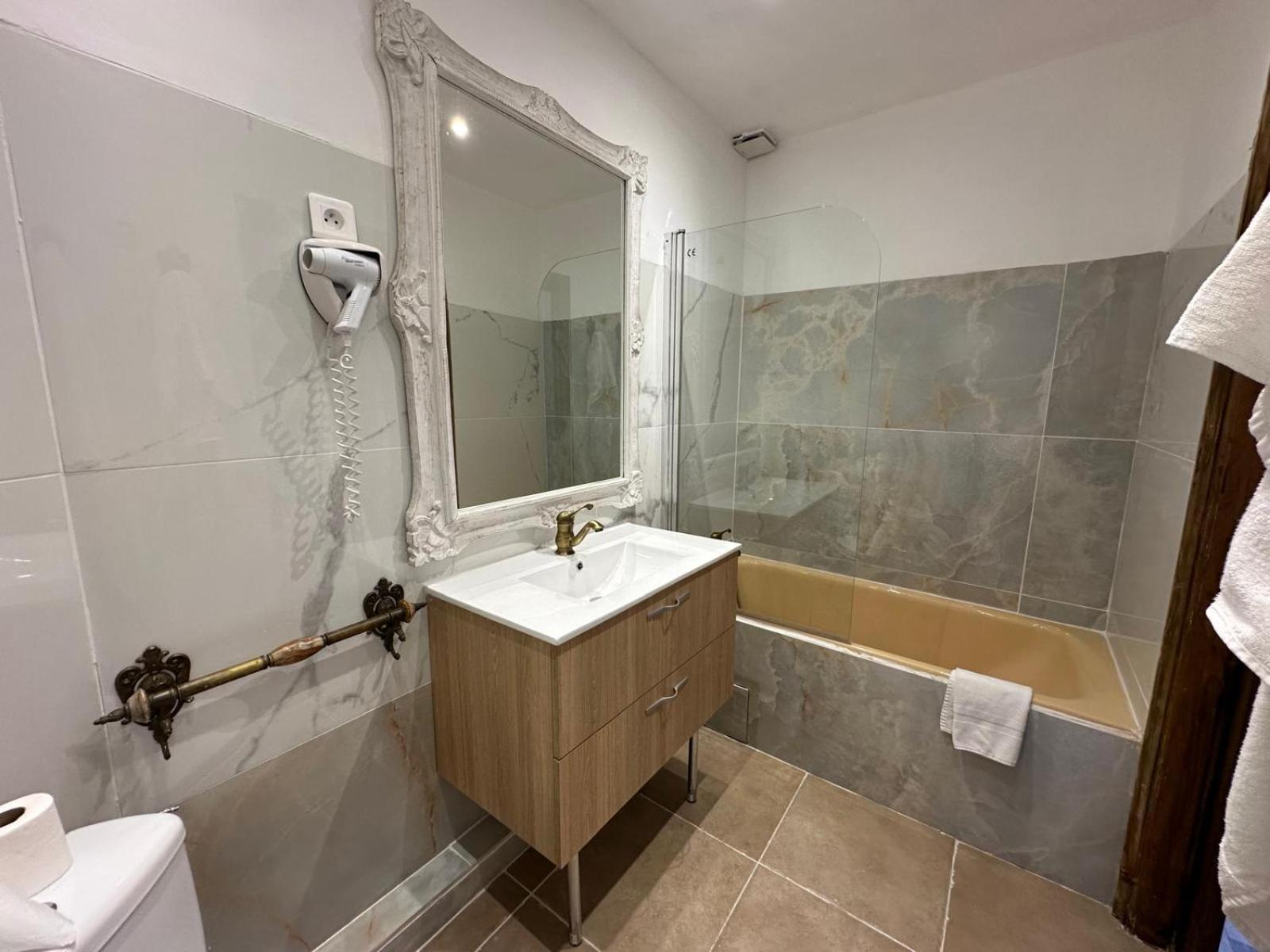 L'Hotel Du Bastier Ginasservis Zewnętrze zdjęcie